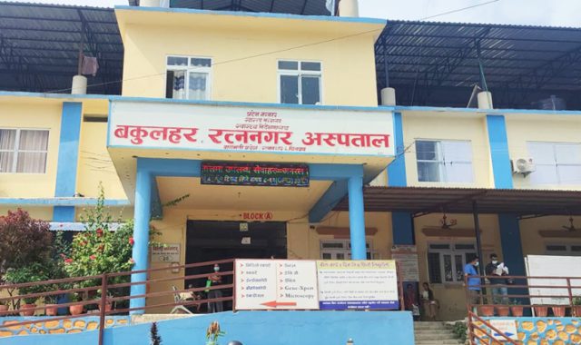 अस्पतालको टिकट लिन लाइनमा कुर्दाकुर्दै बिरामीको मृत्यु