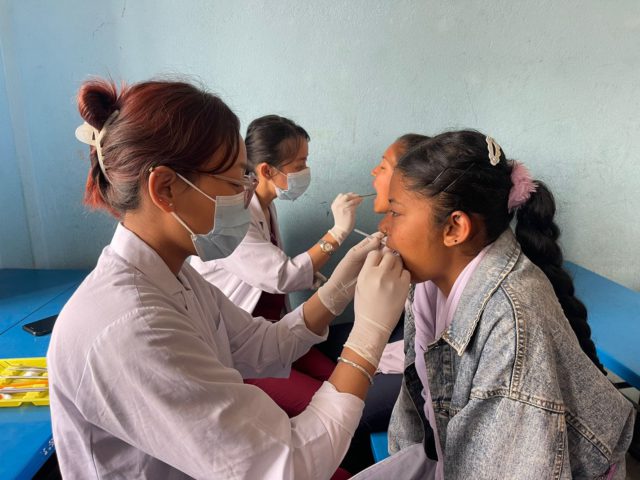 कान्तिपुर डेन्टल हस्पिटल तथा आइकेयर सेन्टरको सहयोगमा झापामा दन्त तथा आँखा स्वास्थ्य शिविर