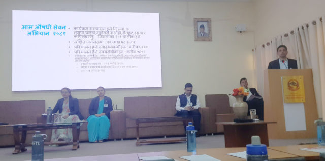 आइतबार देखि सात जिल्लाका ५० लाख बढी व्यक्तिलाई हात्तिपाइले रोग बिरुद्धको औषधि खुवाईंदै