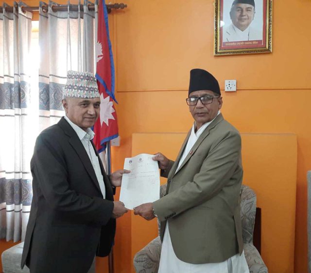 गण्डकी प्रदेशको मुख्यमन्त्रीमा पूर्व स्वास्थ्यमन्त्री खगराज अधिकारी नियुक्त