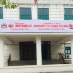विदा सकिएको अढाई महिनासम्म सम्पर्कमा नआएपछि प्रहरीका डाक्टरलाई सेवाबाट हटाउने तयारी