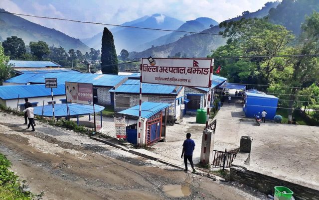बायाँ हात भाचिदा दाँया हातमा प्लास्टर भएको बझाङ अस्पतालको घट्ना के हो ?