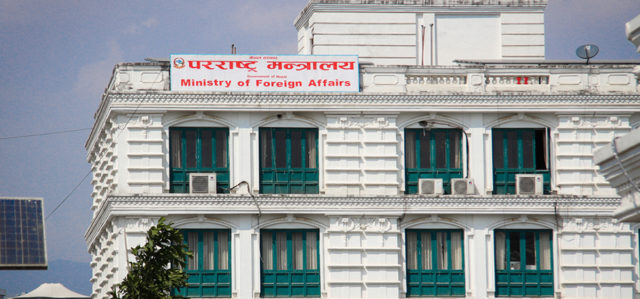 बंगलादेशबाट आठसय नेपाली विद्यार्थी फर्के, आउन चाहनेलाई अनलाइन निवेदन दिन सरकारको आग्रह