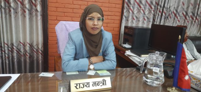 स्वास्थ्य राज्यमन्त्री खान भन्छिन् – ‘ला ! होर ? मलाई त थाहा छैन…….’