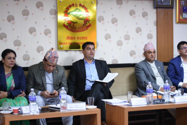 कर्मचारीसँग स्वास्थ्य मन्त्री पौडेलले भने – ‘स्वास्थ्यलाई सबैभन्दा धेरै खर्च गर्ने मन्त्रालय बनाऔं’