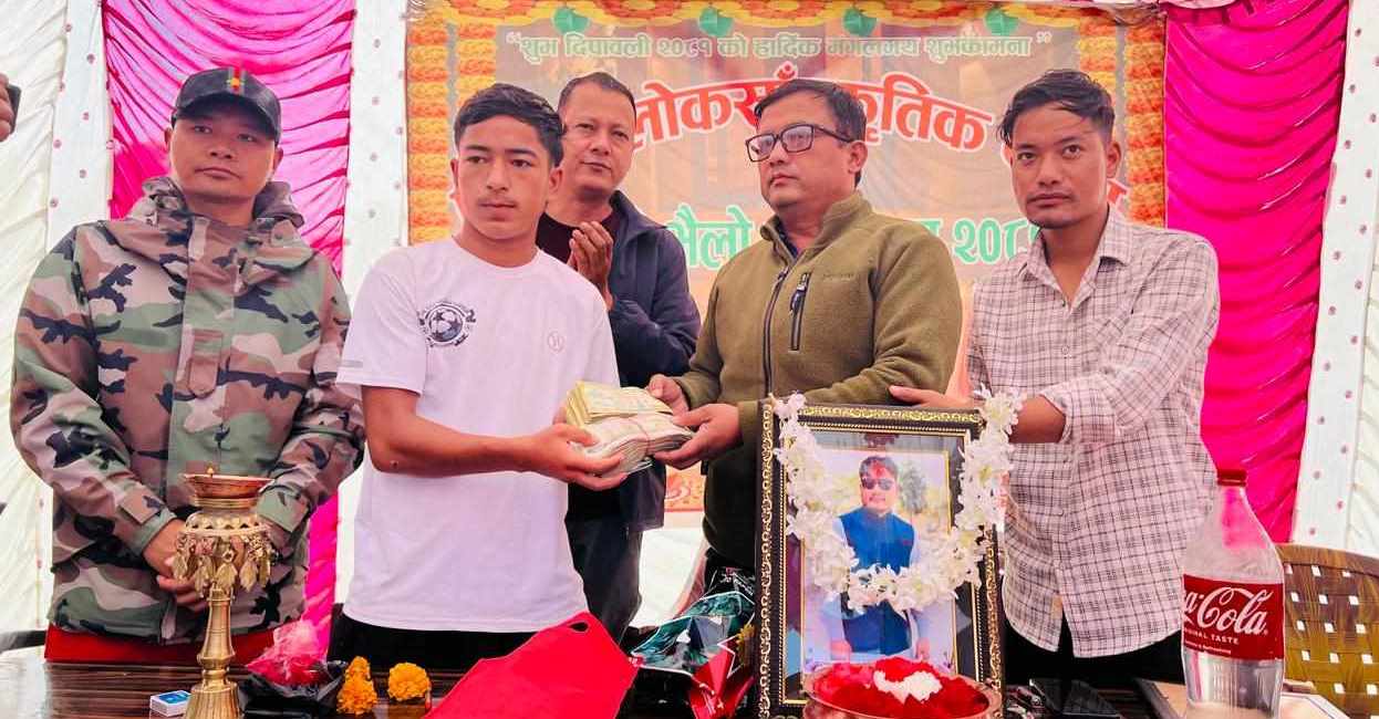 देउसी भैलोबाट जम्मा भएको एक लाख रूपैयाँ क्यान्सरपीडितलाई सहयोग