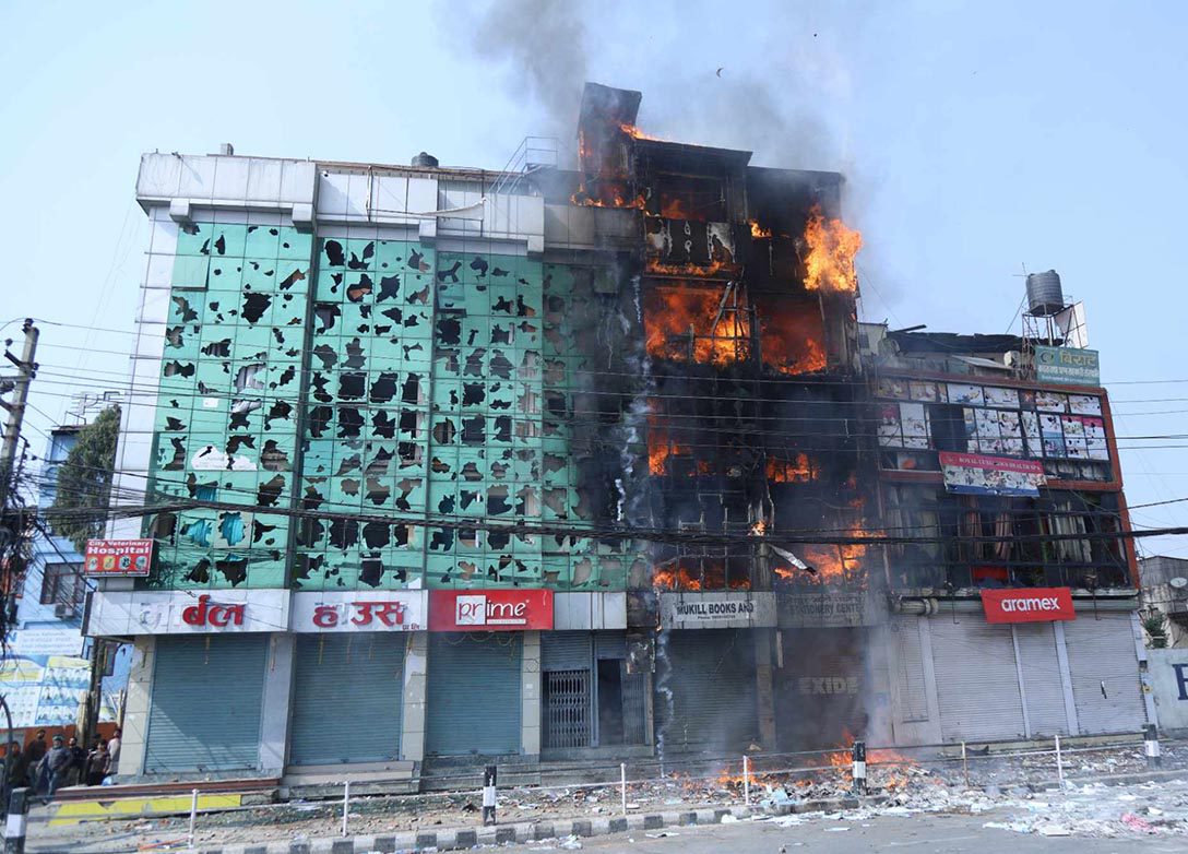 तीनकुनेको भवनमा लागेको आगोमा जलेर एभिन्युज टेलिभिजनका पत्रकार रजकको मृत्यु