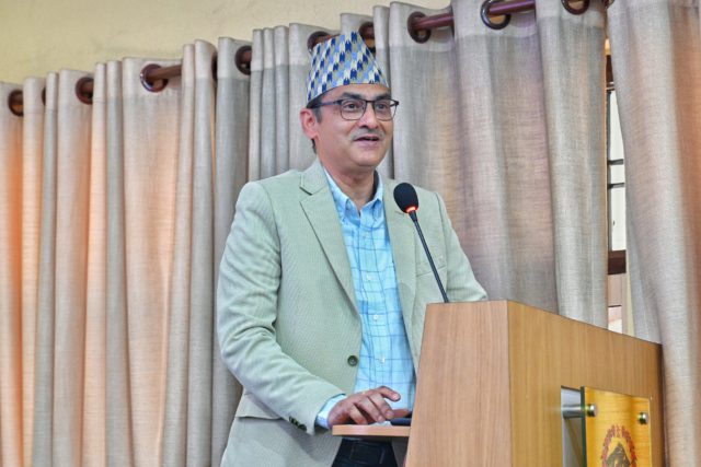सचिवका रुपमा डा. विकासले अब स्वास्थ्य तथा खाद्य स्वच्छता मन्त्रालयको सिंगो जिम्मेवारी सम्हाल्नु पर्ने
