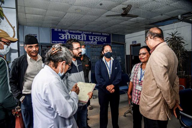 हानीकारक फोहरमा लापरर्वाही गरेको भन्दै काठमाडौँ महानगरद्धारा बीपीस्मृति सामुदायिक अस्पतालमाथि कार्वाही