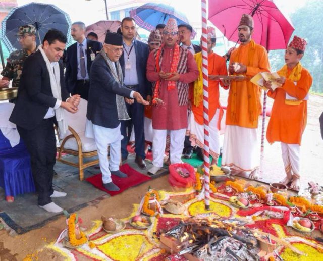 प्रधानमन्त्री ओलीद्वारा धुलिखेल अस्पतालको ‘ट्रमा एण्ड इमर्जेन्सी सेन्टर’ को शिलान्यास