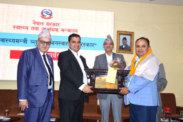 यस वर्षको ‘स्वास्थ्य मन्त्री ब्लुम्बर्ग जनस्वास्थ्य पुरस्कार’ सम्पादक रामप्रसाद न्यौपाने सहित सात जनालाई