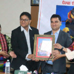 मिर्गौला प्रत्यारोपण पश्चात् सगरमाथा आरोहण गर्ने पहिलो व्यक्ति पेम्बालाई स्वास्थ्य तथा जनसंख्या मन्त्रालयको सम्मान