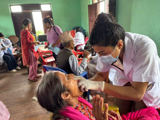 नि:शुल्क स्वास्थ्य शिविर लिएर कर्णाली पुग्यो बीएम फाउण्डेसन