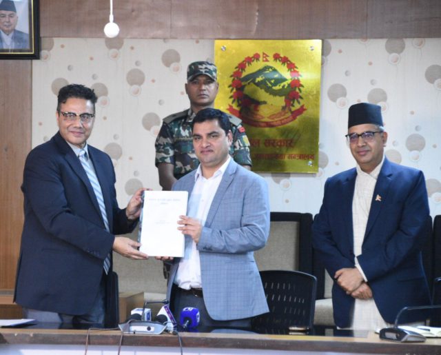 औषधीको मूल्यमा सुझाव दिन गठित समितिले बुझायो प्रतिवेदन, व्यवसायीको बिरोध