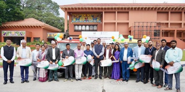 भारत सरकारद्वारा नेपालका स्वास्थ्य संस्थालाई एकैसाथ ४० वटा एम्बुलेन्स प्रदान