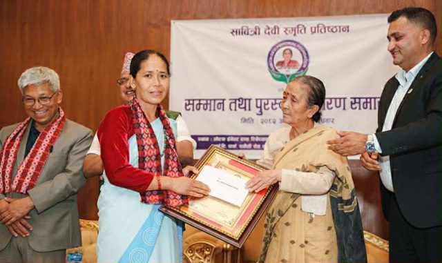 ‘सावित्री देवी स्मृती प्रतिष्ठानद्धारा स्वास्थ्य क्षेत्रमा योगदान चार व्यक्तिलाई सम्मान