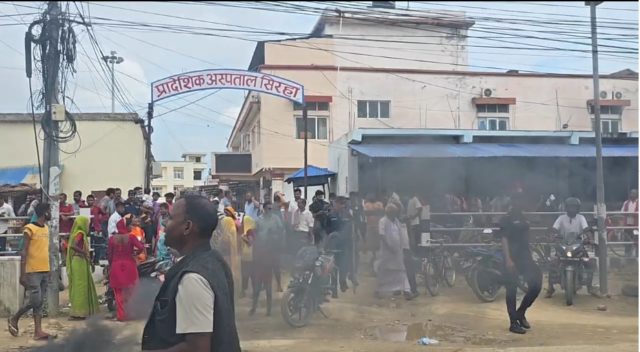 उपचारका क्रममा बालकको मृत्युपछि ‘लापर्वाही’ भएको आरोप लगाउँदै आफन्त आन्दोलित