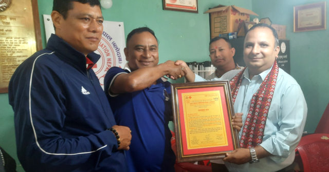 नेपाली हेल्थका प्रधान सम्पादक न्यौपानेलाई ब्लोदानको सम्मान