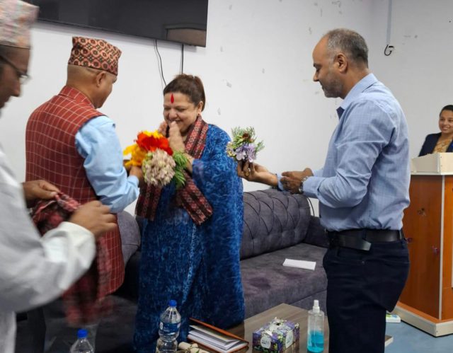 डडेल्धुरा अस्पताल पुग्ने सबैभन्दा बरिष्ठ चिकित्सक बनिन् डा. सुधा देवकोटा, सम्हालिन कार्यभार