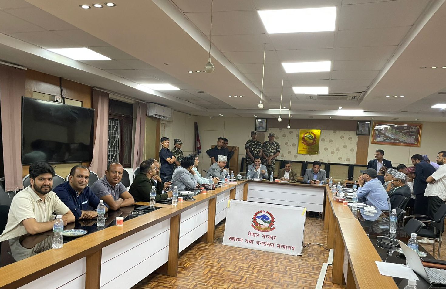 तीन जना मन्त्री सम्मिलित बार्तामा तीन बुँदे सहमति, नेपाल चिकित्सक संघ नेतृत्वको आन्दोलन स्थगन
