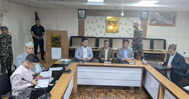चिकित्सकहरुको आन्दोलन : भोलि के हुन्छ ? सरकार र आन्दोलनरत पक्ष बार्ता गर्दै