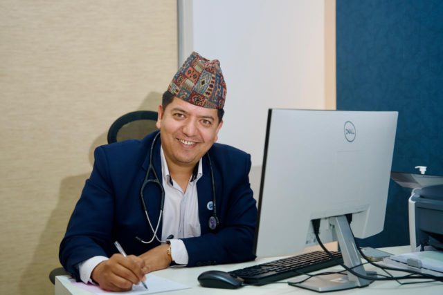 क्यान्सर इम्युनोथेरापी उपचारमा स्पेशल कोर्ष पुरा गर्ने पहिलो नेपाली डाक्टर बने शाही