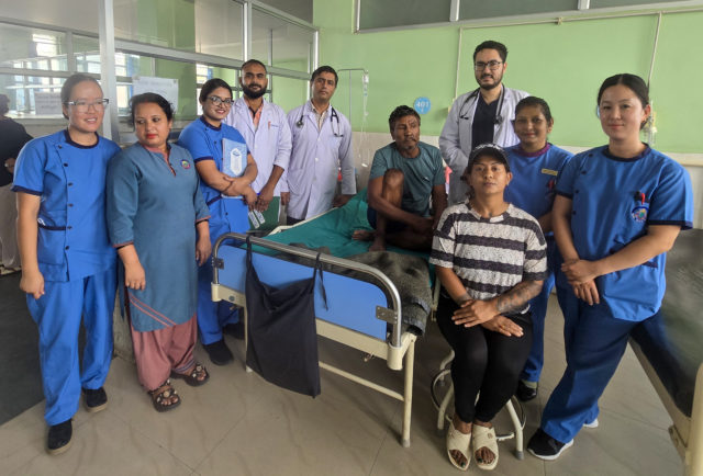 हृदयघातबाट जटिल अवस्थामा पुगेका व्यक्तिलाई नेपाल मेडिकल कलेजका चिकित्सकले बचाए