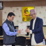 स्वास्थ्य मन्त्री पौडेलले गरे स्वास्थ्य मन्त्रालयका सचिवद्धयसंग कार्य सम्पादन करार सम्झौँता