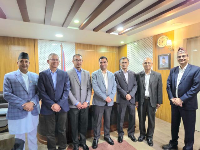 प्रतिष्ठानका नव नियुक्त चार उपकुलपतिहरुले सहकुलपति पौडेलको हातबाट बुझे पत्र