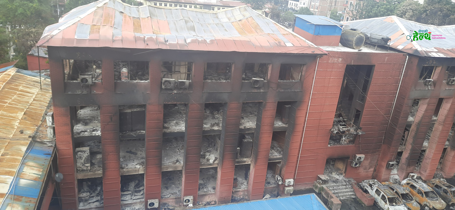 स्वास्थ्य तथा जनसंख्या मन्त्रालयको कार्यकक्षमा खरानीको थुप्रो (फोटो फिचर)