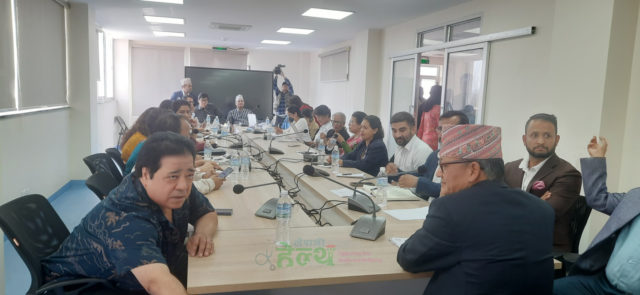 नर्सका मागका विषयमा स्वास्थ्य मन्त्रालयमा बार्ता : असुरक्षा भएको भन्दै कलेज तथा अस्पताल सञ्चालकहरु निस्किए