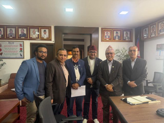 औषधी आयातमा देखिएका समस्या लिएर अर्थमन्त्री खनाललाई भेटन पुगे आयातकर्ता