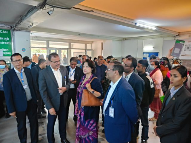अस्पताल निरीक्षणलाई निरन्तरता दिदै स्वास्थ्य मन्त्री डा. शर्मा, आज गईन वीर अस्पताल