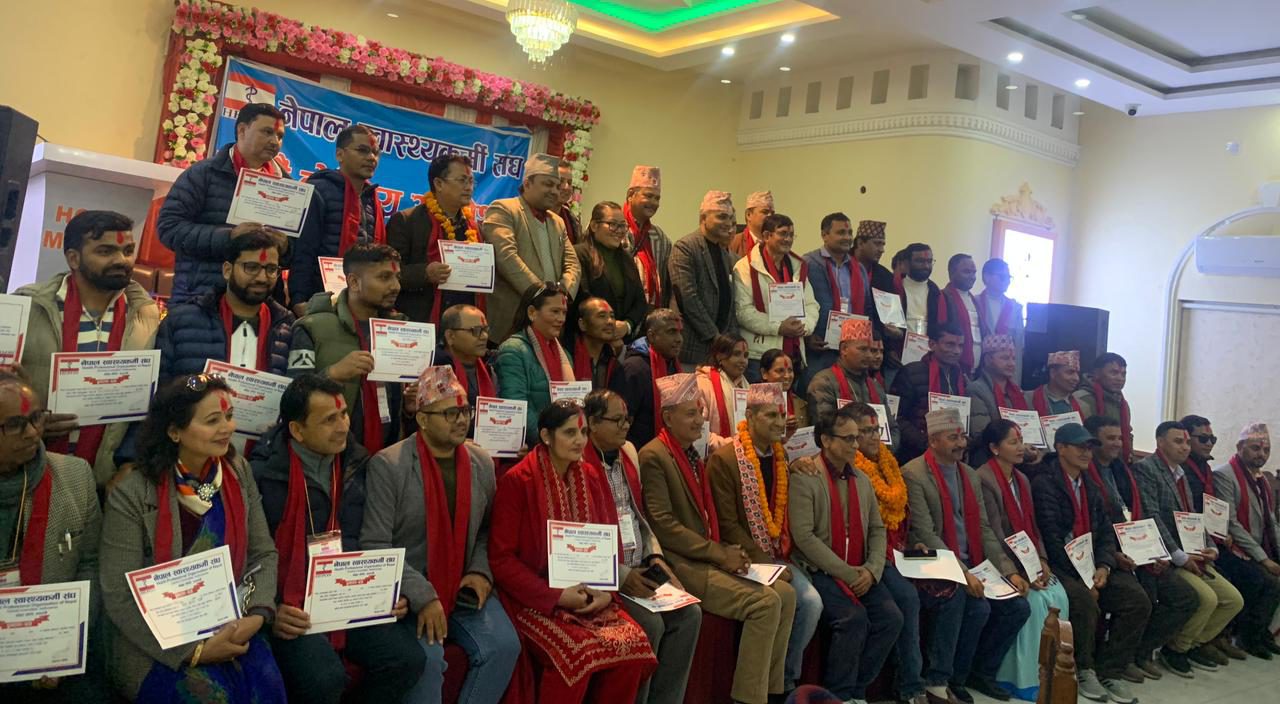 नेपाल स्वास्थ्यकर्मी संघको अध्यक्ष पदमा दीपकराज भट्ट निर्वाचित, महासचिव बने लामिछाने