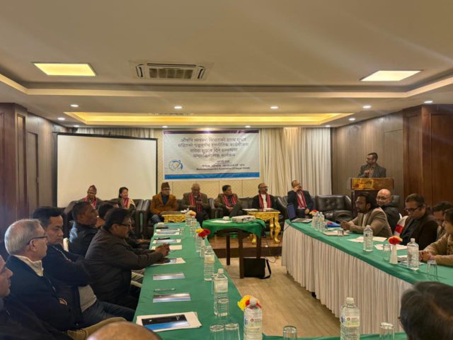 औषधी क्षेत्रका विज्ञहरुको राय लिएर कार्यदललाई सुझाव बुझाउँदै ‘मियान’