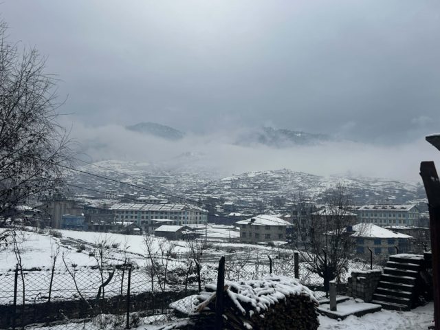 हिउको घुम्टो ओढेको कर्णाली स्वास्थ्य विज्ञान प्रतिष्ठान जुम्ला (फोटो फिचर)