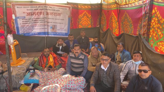 दुई बुँदे माग अघि सार्दै स्वास्थ्यकर्मी उपाध्याय तीन दिन देखि आमरण अनसनमा, जिम्मेवार निकाय मौन