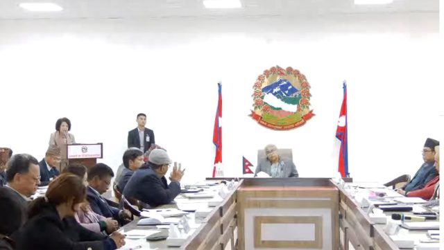 स्वास्थ्य बीमाका सन्दर्भमा प्रधानमन्त्री सुशीला कार्की : ‘३५०० रुपैयाँ लिने सेवा नदिने गरेपछि त मारि हाल्छन् नि !’