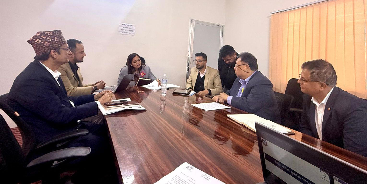‘स्वास्थ्य बीमा कार्यक्रमको प्रभावकारी कार्यान्वयन कसरी गर्न सकिएला ?’ स्वास्थ्य मन्त्री मेहता र बोर्डका अधिकारीहरुबीच छलफल
