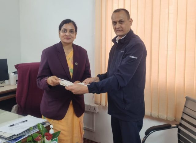 स्वास्थ्यमन्त्री मेहतालाई स्वास्थ्यकर्मी मुडभरीले बुझाए ४३ बुँदे सुझाव पत्र