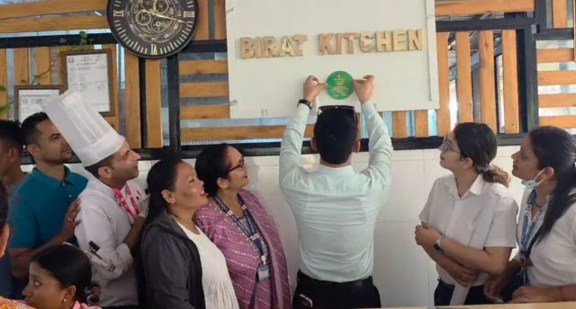 बिराट मेडिकल कलेज टिचिङ हस्पिटलको क्यान्टिनले पायो खाद्य स्वच्छतामा ‘अति उत्तम’ श्रेणी