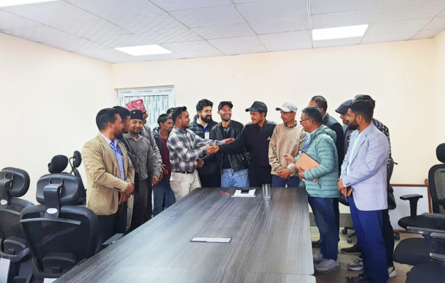 ‘अभियन्ता’ले चिकित्सकसंग माफी मागे पछि कर्णाली प्रतिष्ठानको आन्दोलन स्थगित