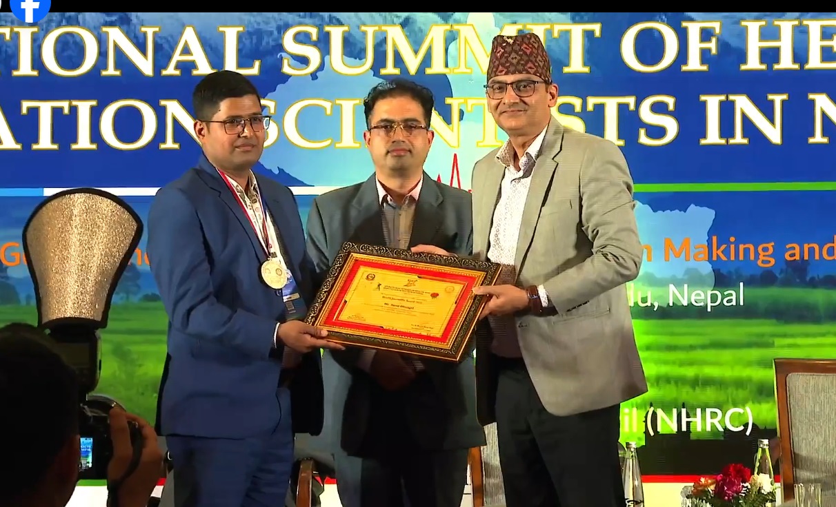 एनएचआरसी ‘हेल्थ जर्नालिस्ट अवार्ड’ पत्रकार ढुंगेललाई, ११ विधाका अरु अवार्ड को-कोले पाए ?