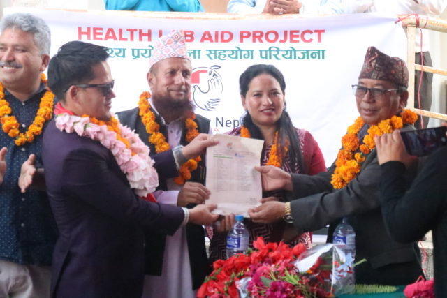 गोरखाका दुई स्वास्थ्यकेन्द्रमा प्रयोगशाला बनाउन प्रेम खत्रीले दिए ८० लाखको उपकरण