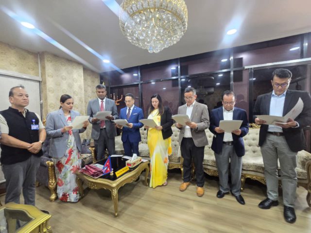 छ वटा स्वास्थ्य विज्ञान प्रतिष्ठानका नवनियुक्त उपकुलपतिद्वारा पद तथा गोपनीयताको शपथ ग्रहण
