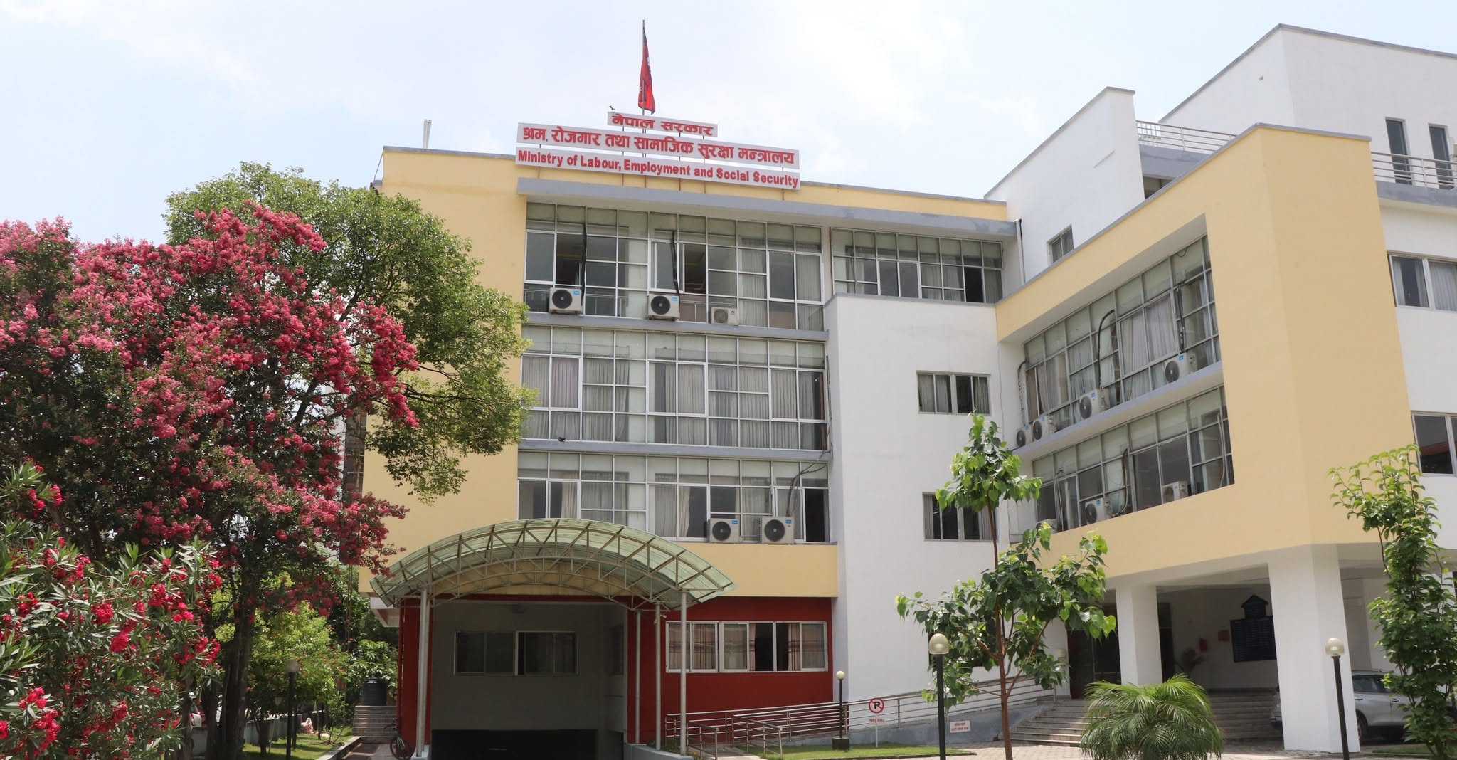 एकै दिन १५ अस्पतालहरूको श्रम निरीक्षण : न्यूनतम परिश्रमिक र सामाजिक सुरक्षा कार्यान्वयनमा कमजोर भेटियो