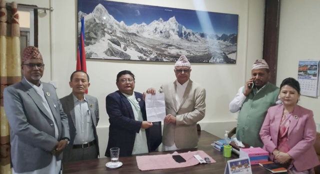कोशी प्रदेशका स्वास्थ्यमन्त्री लिम्बू सहित ५ जना मन्त्रीले दिए राजीनामा