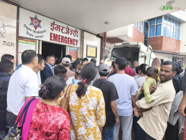 ३२ जना बाढी पिडीतको उपचार भईरहेको त्रिवि शिक्षण अस्पतालको दृश्य (फोटो फिचर)