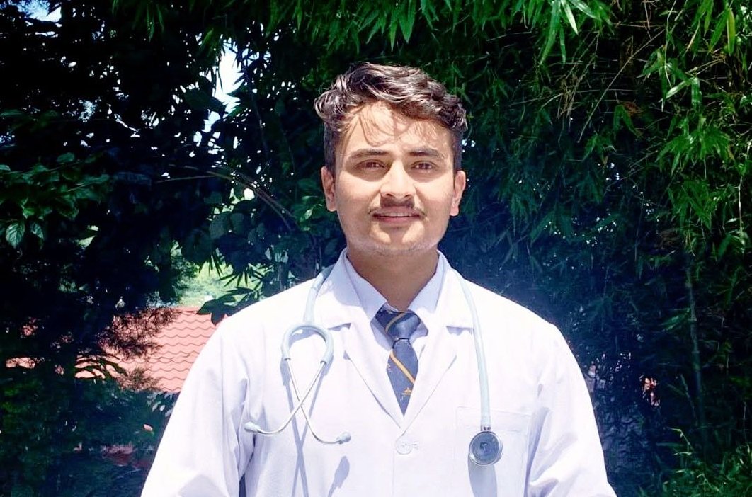 भोटेकोशी बाढी पछि केरुङबाट वेपत्ता भएका डा. आचार्यको खोजी गरिदिन परिवारको आग्रह