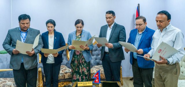 नेपाल मेडिकल काउन्सिलमा ५ सदस्य नियुक्त, मन्त्री मेहतासमक्ष शपथ